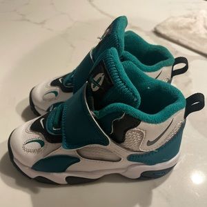 Nike sneakers Toddler 8C